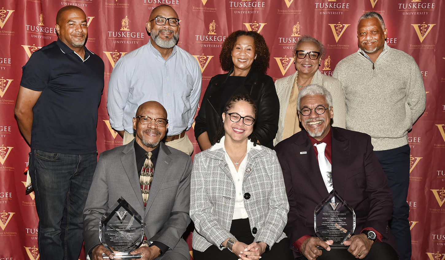 Dr. Patterson's family, Dr. Gilbreath, Dr. Blackwell, and Dr. Bailey holding awards