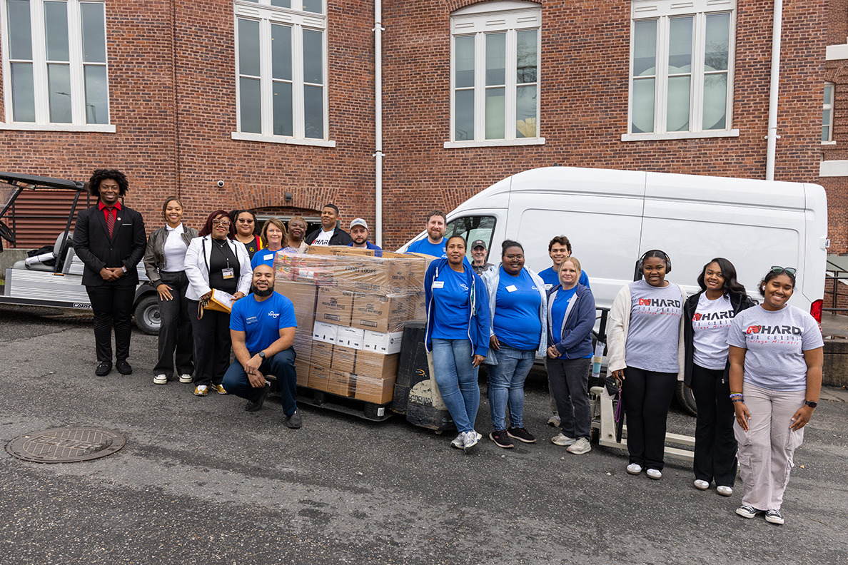 Kroger donation to food pantry students assist with unloading