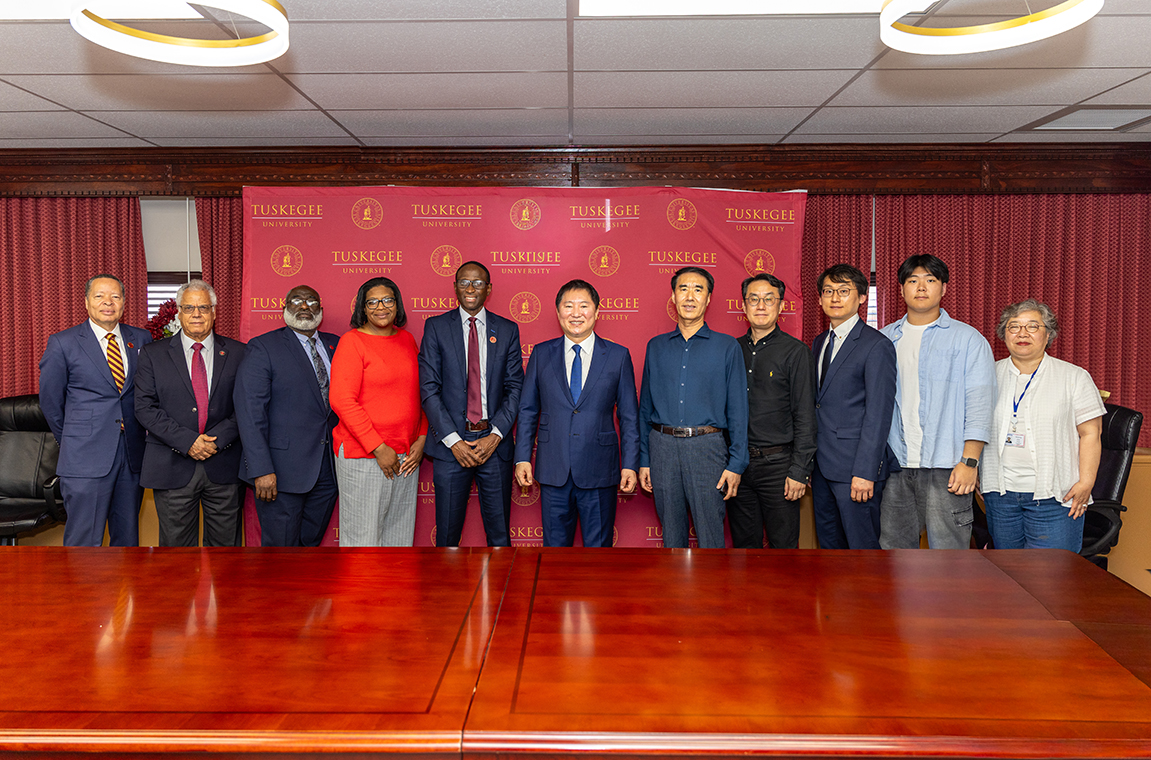Tuskegee University administrators with a Delegation of Samkwang representatives