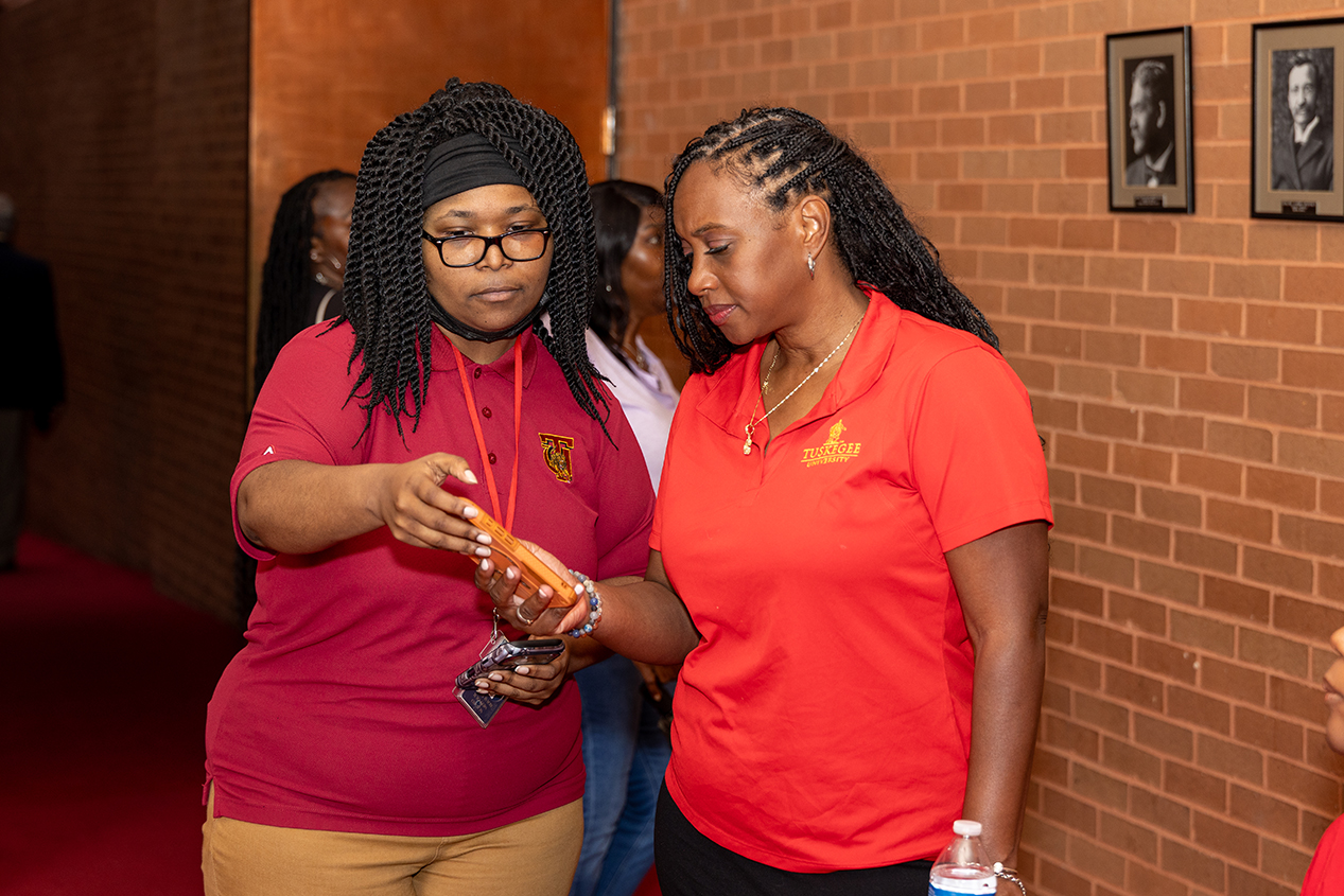NSO leader assists student