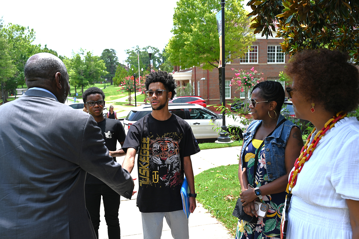Dr. Brown with incoming Freshman from Atlanta