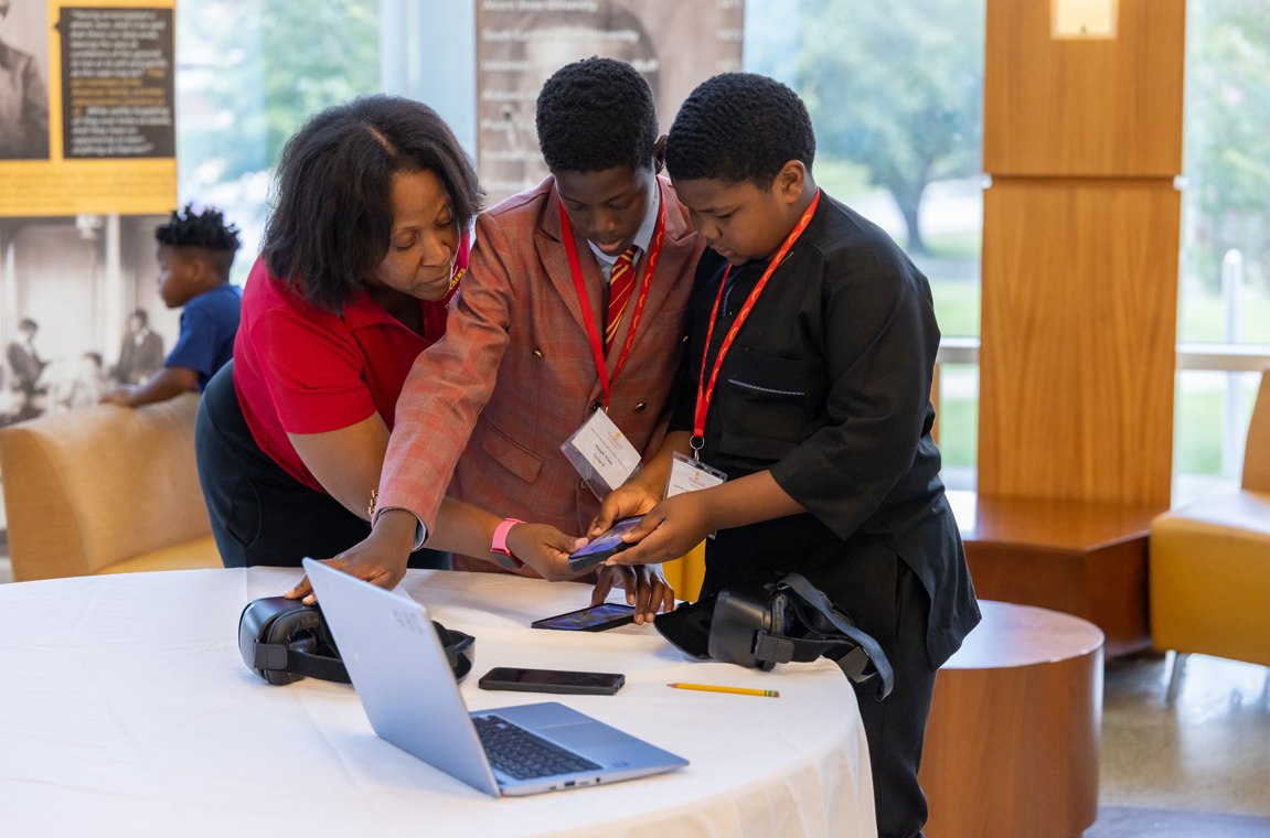 Stem Showcase Students in lab