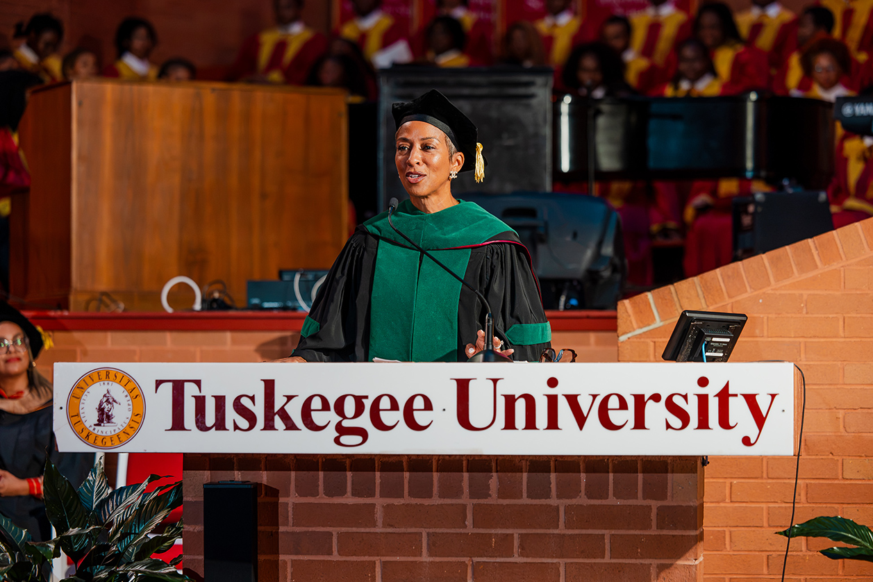 Dr. Kimberly Manning giving address to the Fall Convocation audience