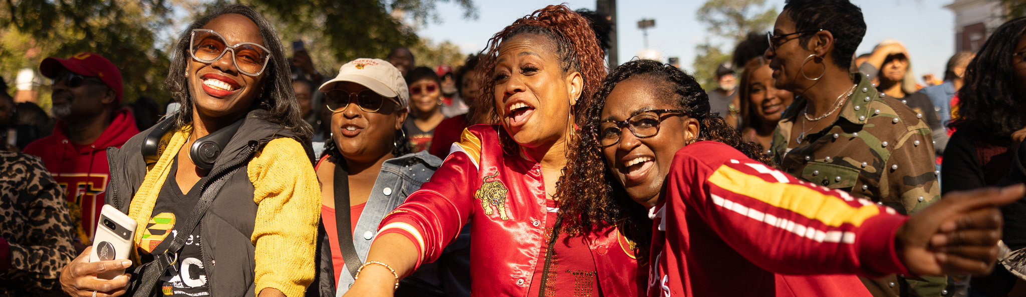 Female alums on the yard during HC25