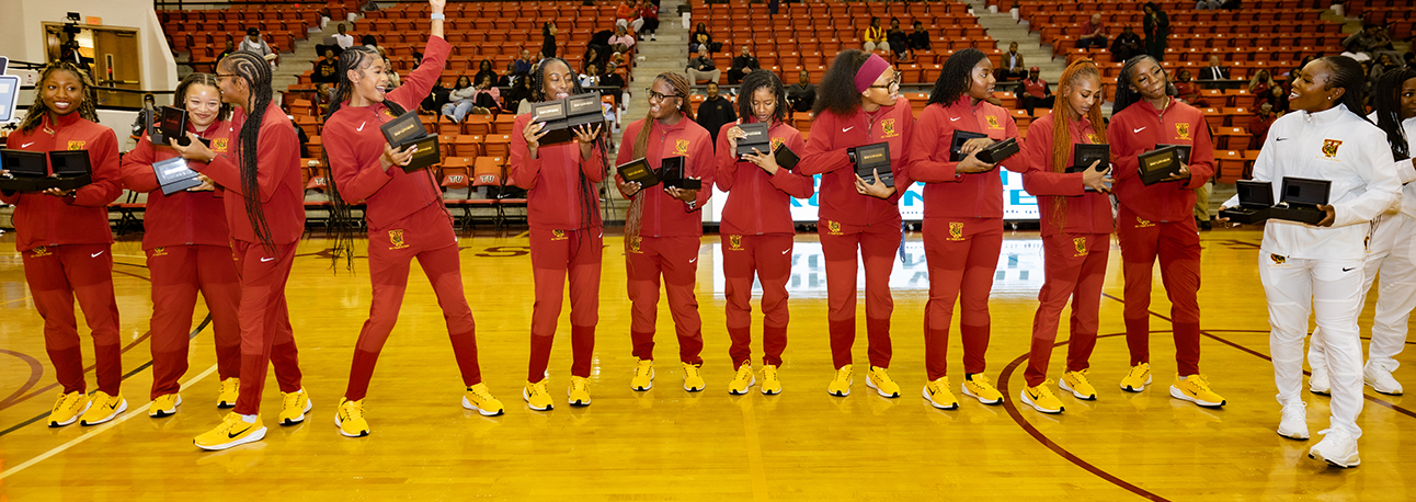 Athletes receive rings