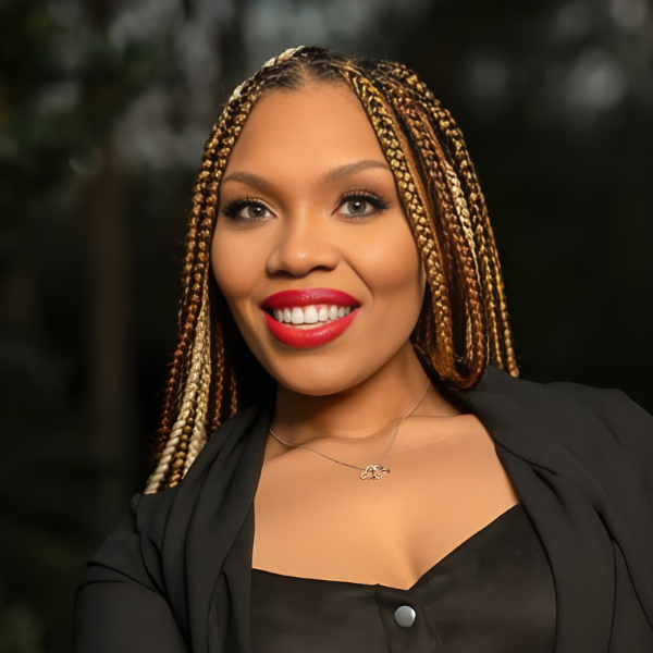 Headshot of Dr. Lindsey Lunsford