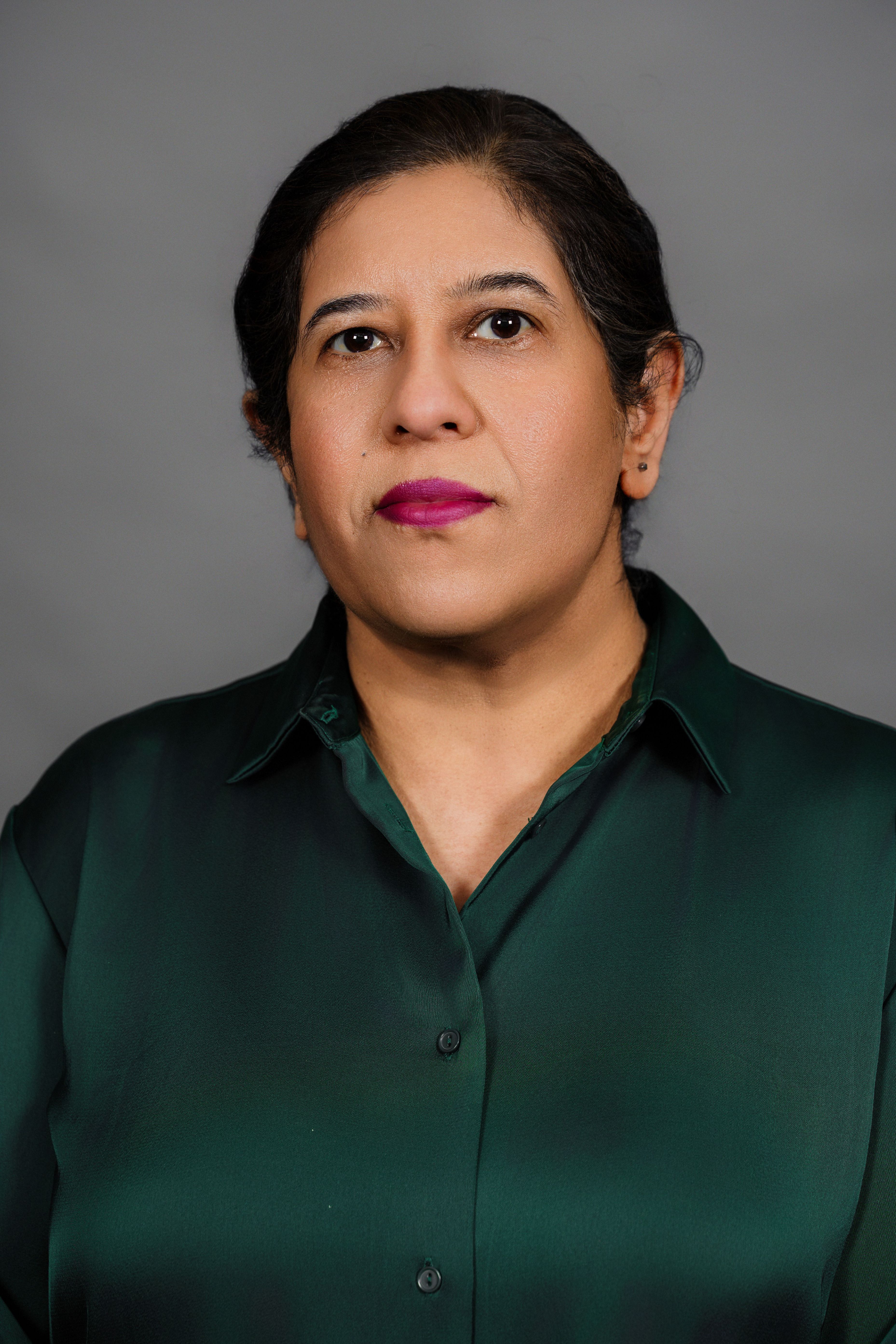 Dr. Deepa Bedi headshot