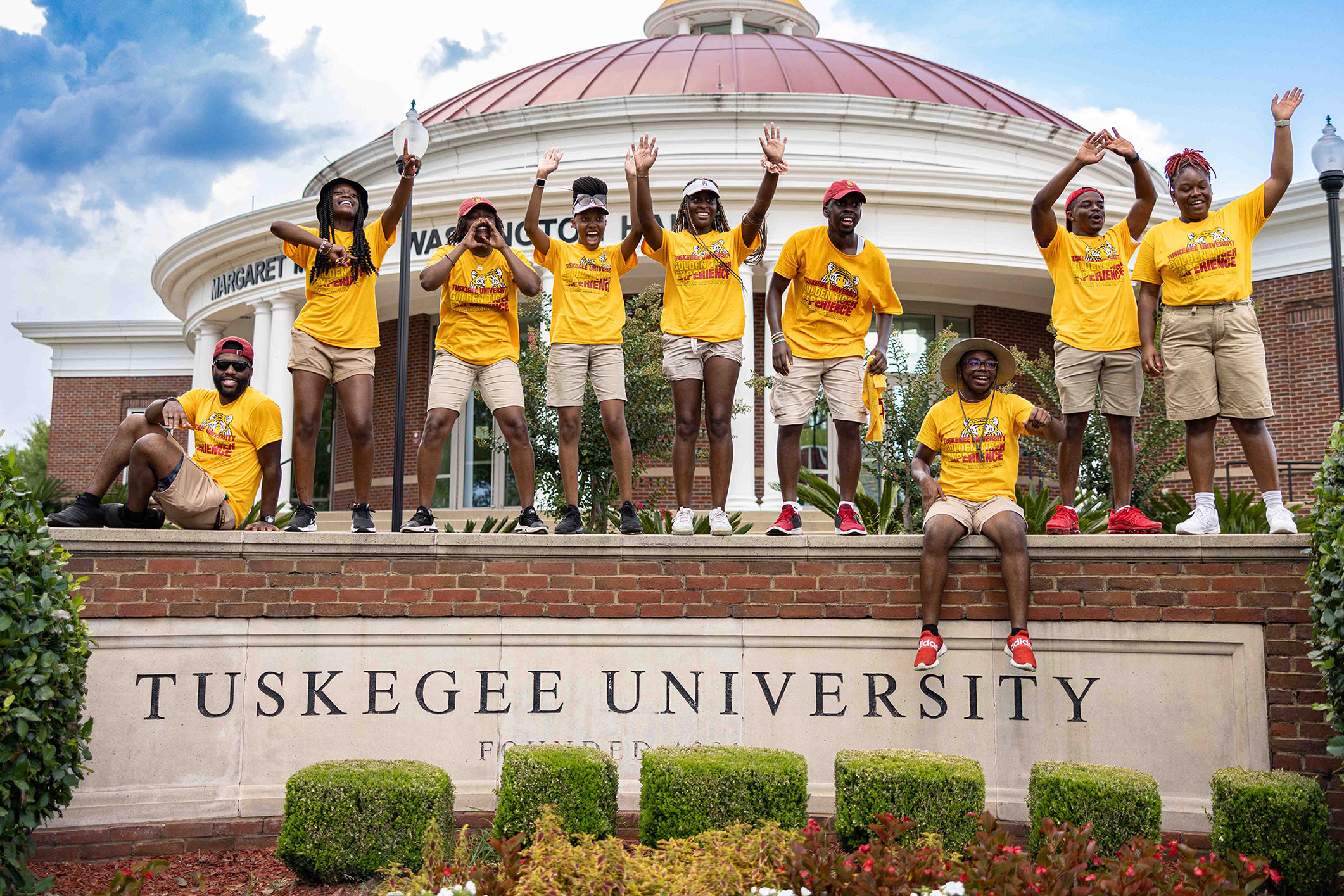 Orientation leaders greet incoming Freshmen and new students.