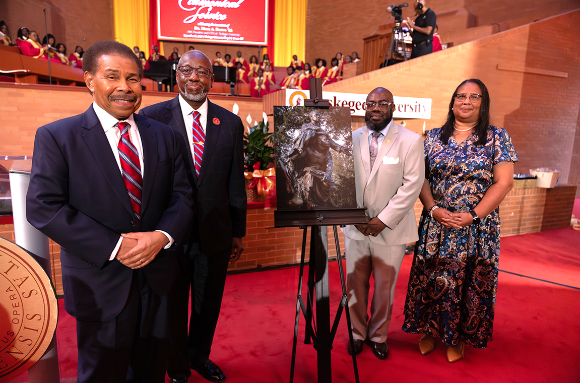 Portrait presentation during the Investiture Weekend2025 Ecumenical Service
