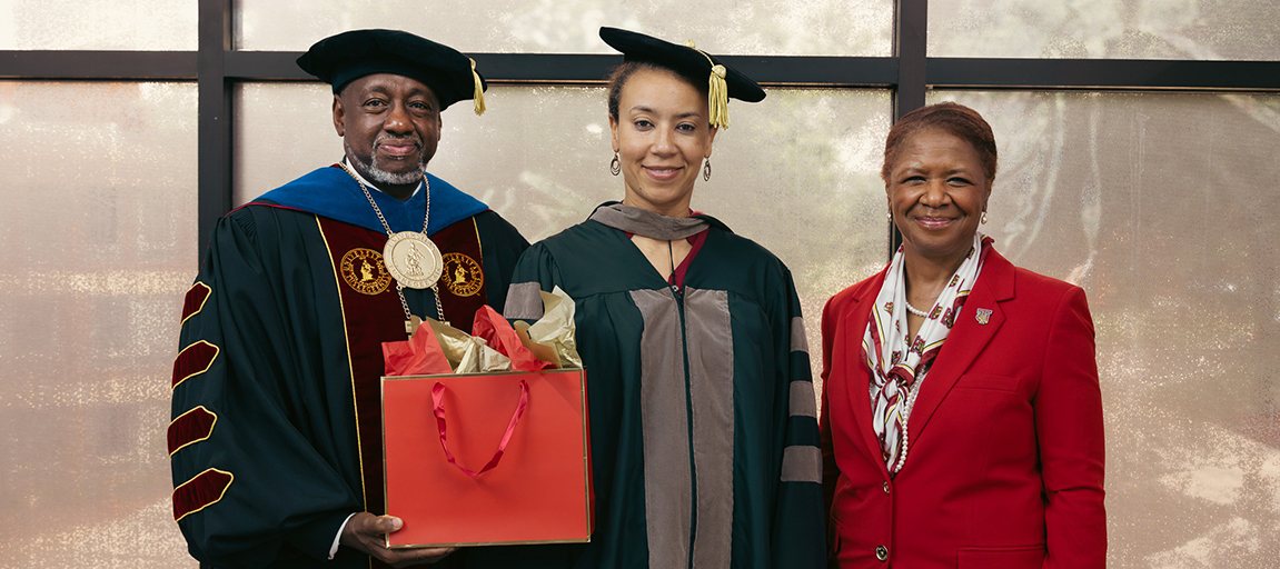 Gift presentation to 2026 Commencement Speaker