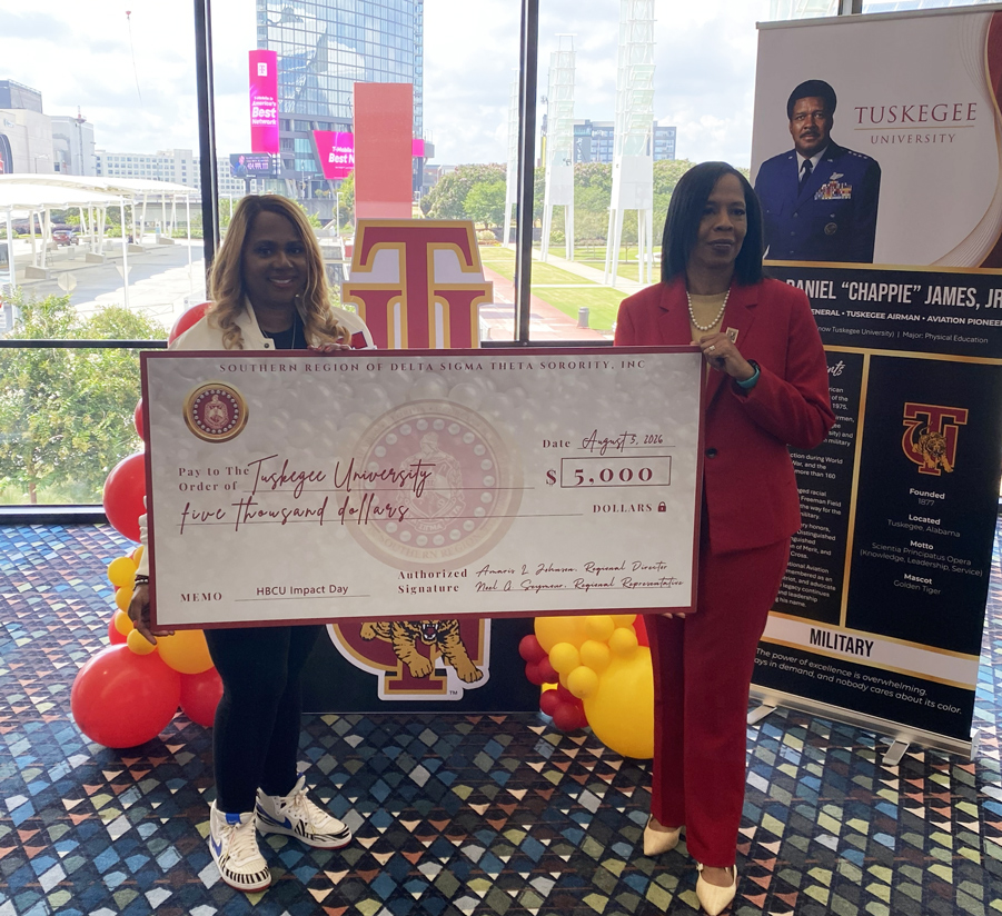 DST gives donation