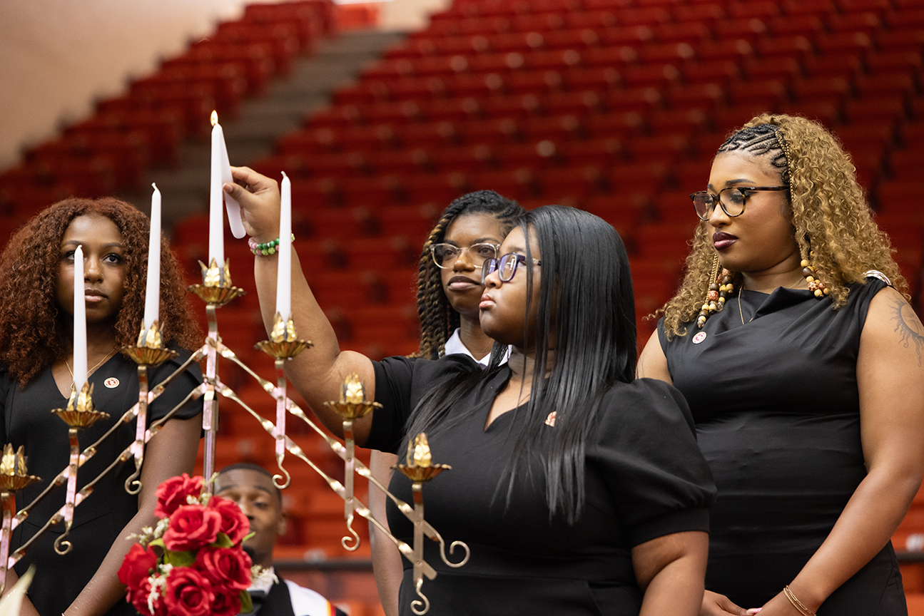 New students light the unity candle