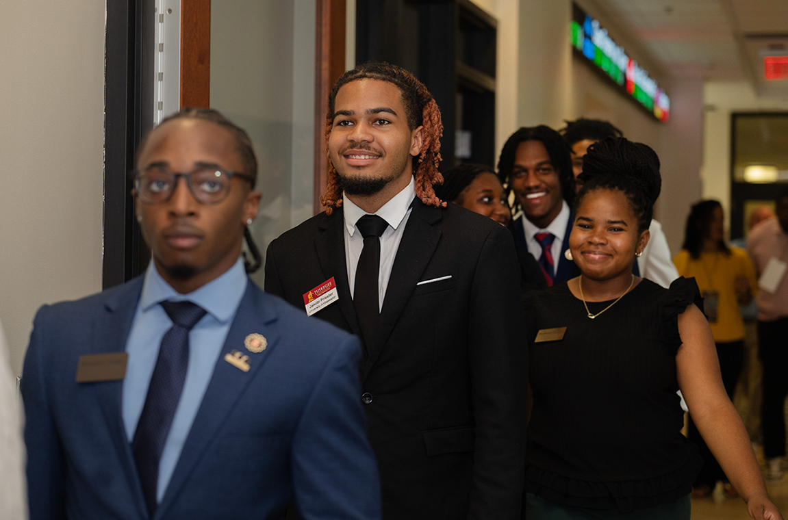 Alabama Power meeting with students