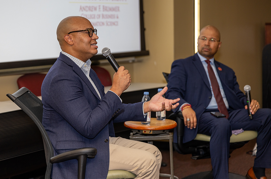 Carrington M. Carter in discussion with CBIS Dean Sean Rogers