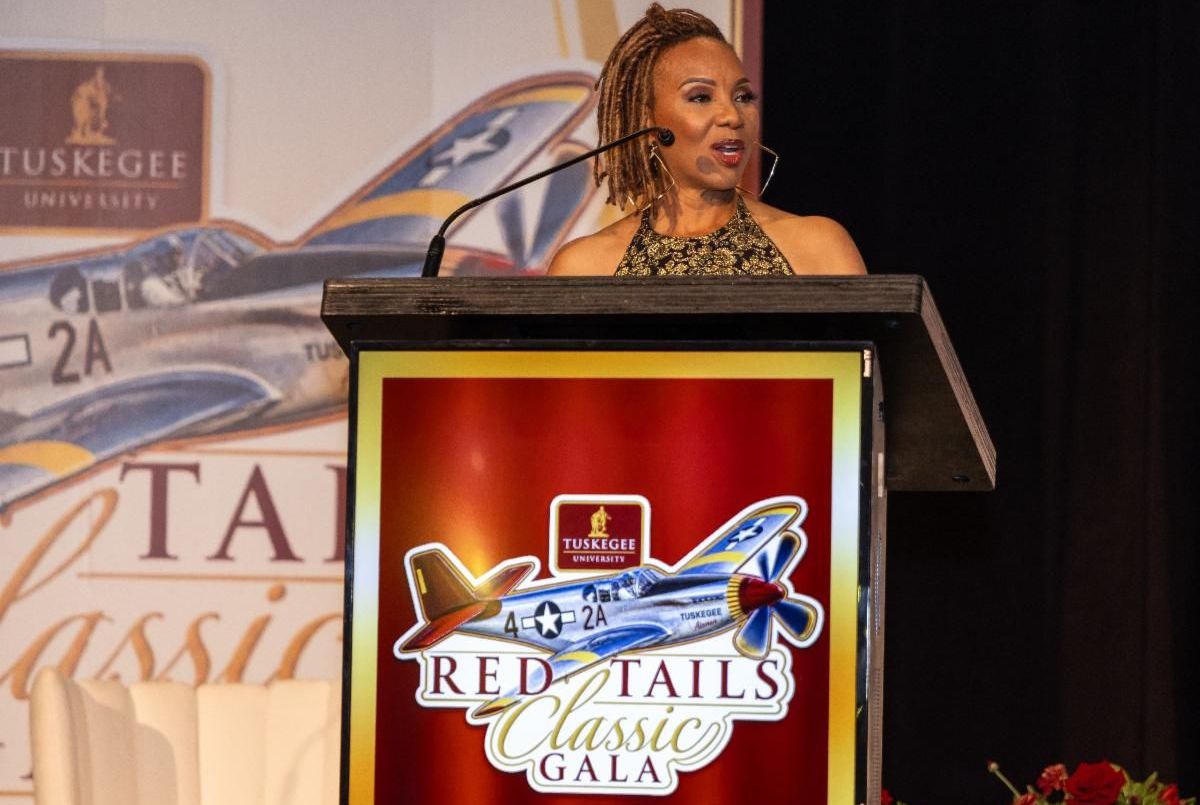 MC Lyte speaks to audience during the Red Tails Weekend Gala